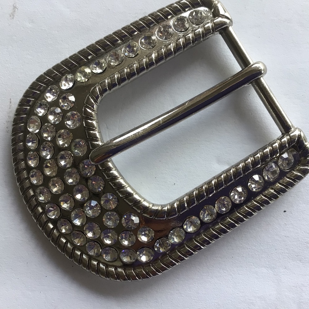 CRYSTAL SILVER WESTERN BELT BUCKLE